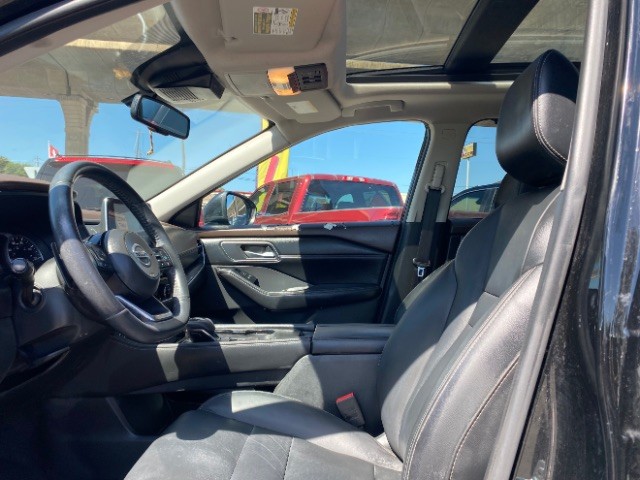 Nissan Rogue Vehicle Full-screen Gallery Image 08