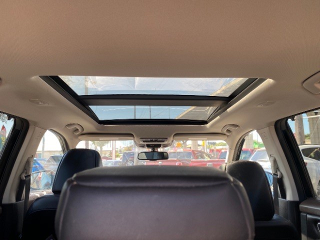 Nissan Rogue Vehicle Full-screen Gallery Image 09