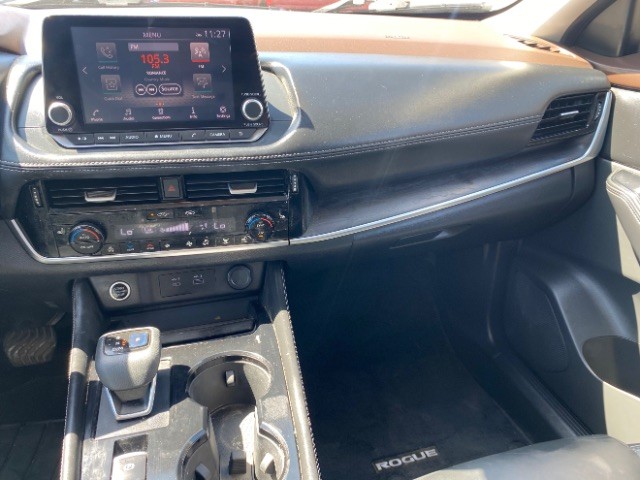 Nissan Rogue Vehicle Full-screen Gallery Image 10
