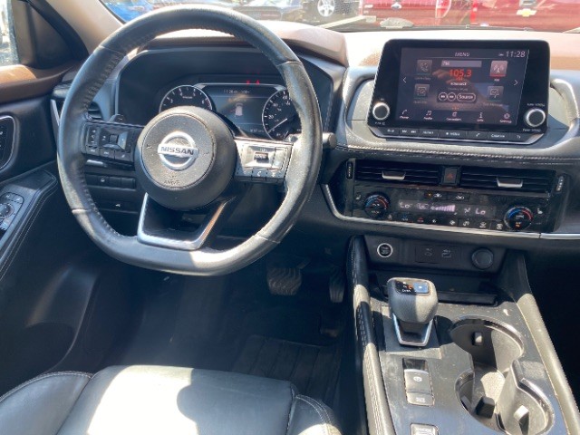 Nissan Rogue Vehicle Full-screen Gallery Image 11