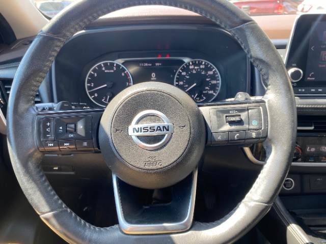 Nissan Rogue Vehicle Full-screen Gallery Image 13