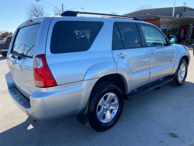 Toyota 4Runner Vehicle Full-screen Gallery Image 05