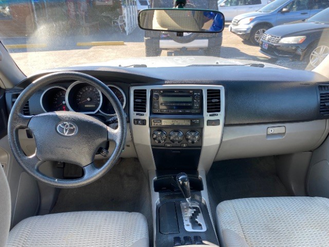 Toyota 4Runner Vehicle Full-screen Gallery Image 06