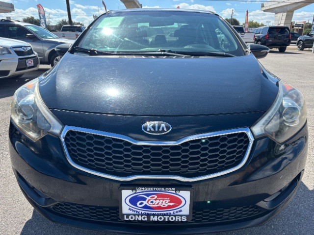 Kia Forte Vehicle Full-screen Gallery Image 04