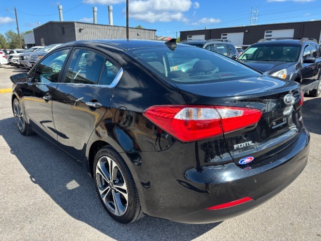 Kia Forte Vehicle Full-screen Gallery Image 05