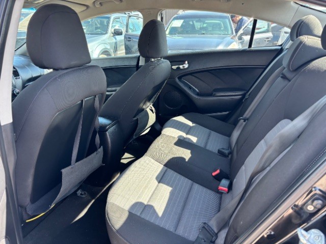 Kia Forte Vehicle Full-screen Gallery Image 08