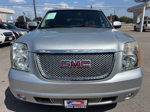 GMC Yukon XL Vehicle Full-screen Gallery Image 02