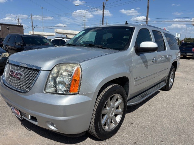 GMC Yukon XL Vehicle Full-screen Gallery Image 03