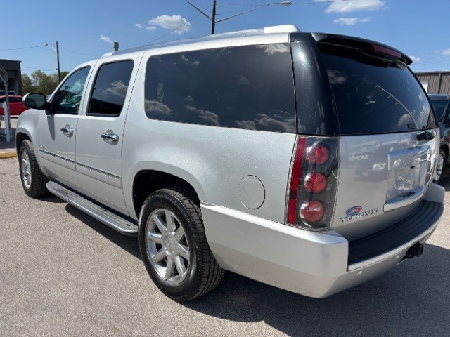 GMC Yukon XL Vehicle Full-screen Gallery Image 04