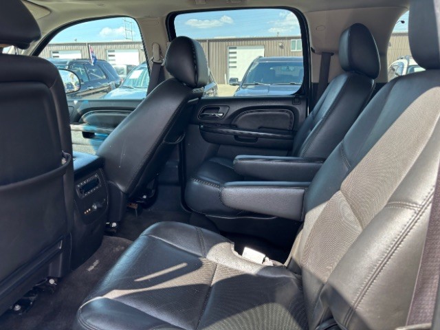 GMC Yukon XL Vehicle Full-screen Gallery Image 06
