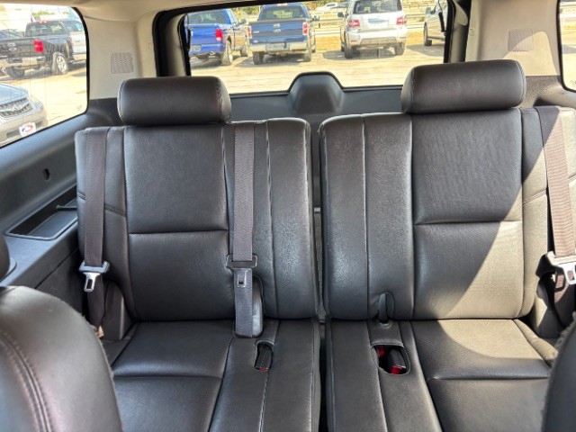 GMC Yukon XL Vehicle Full-screen Gallery Image 07