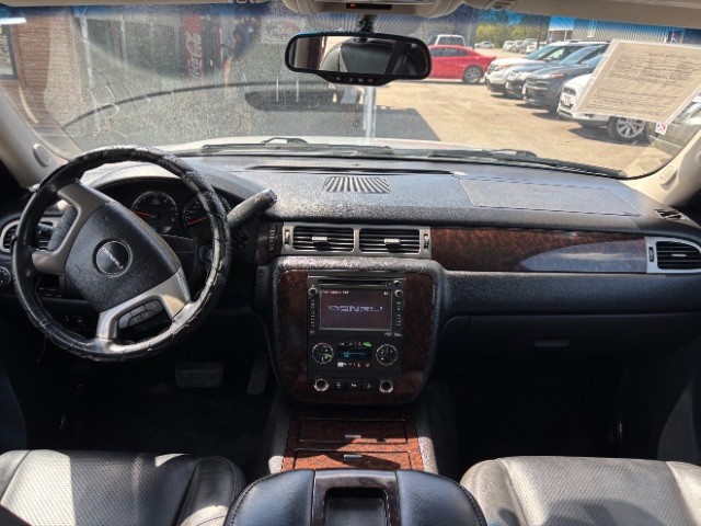 GMC Yukon XL Vehicle Full-screen Gallery Image 08