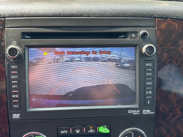 GMC Yukon XL Vehicle Full-screen Gallery Image 13