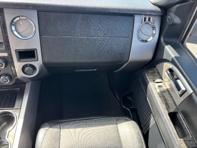 Ford Expedition Vehicle Full-screen Gallery Image 10