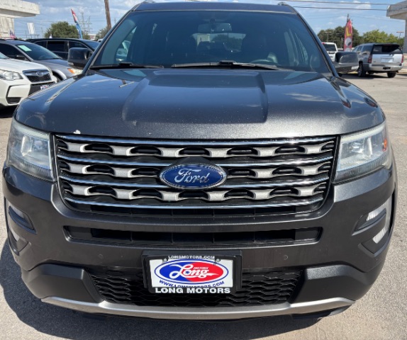 Ford Explorer Vehicle Full-screen Gallery Image 02