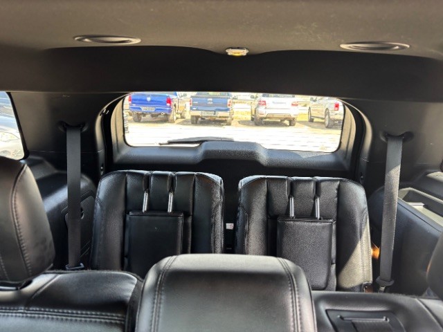 Ford Explorer Vehicle Full-screen Gallery Image 07