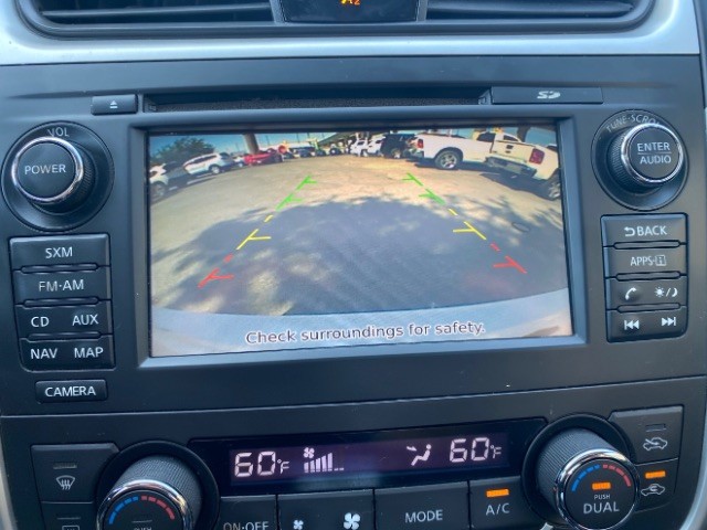 Nissan Altima Vehicle Full-screen Gallery Image 14