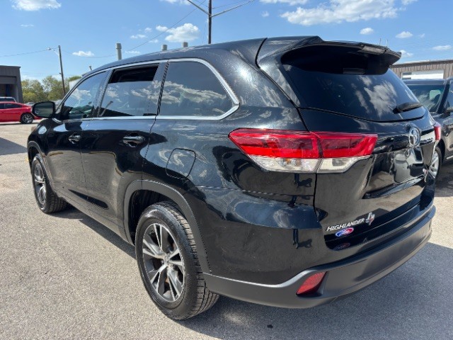 Toyota Highlander Vehicle Full-screen Gallery Image 04