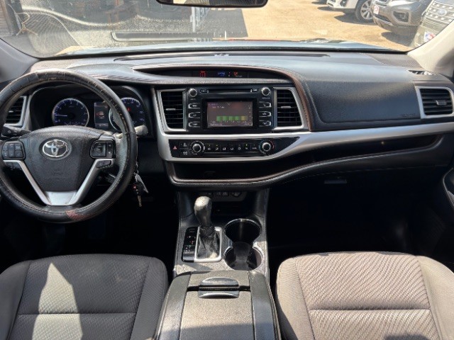 Toyota Highlander Vehicle Full-screen Gallery Image 08