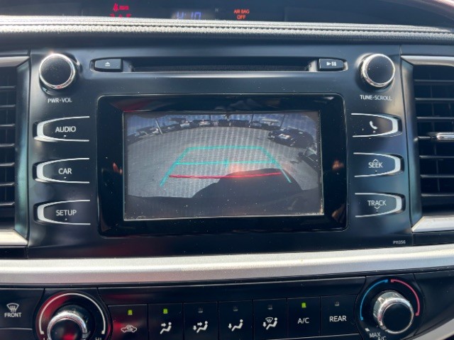 Toyota Highlander Vehicle Full-screen Gallery Image 12