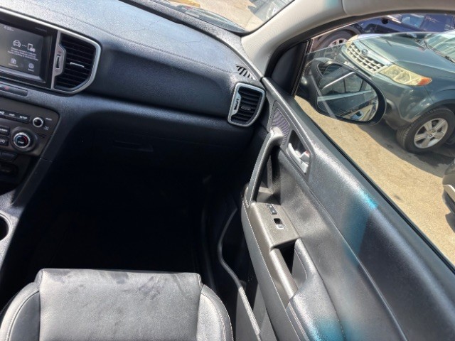 Kia Sportage Vehicle Full-screen Gallery Image 08