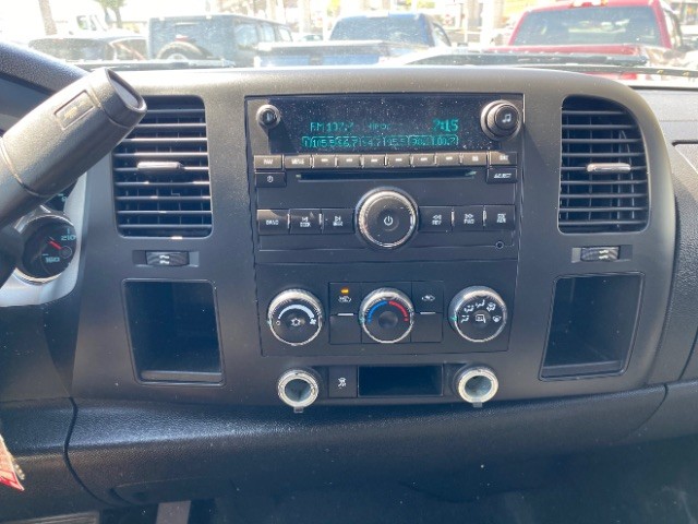 Chevrolet Silverado 1500 Vehicle Full-screen Gallery Image 12