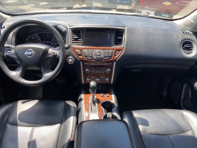 Nissan Pathfinder Vehicle Full-screen Gallery Image 06