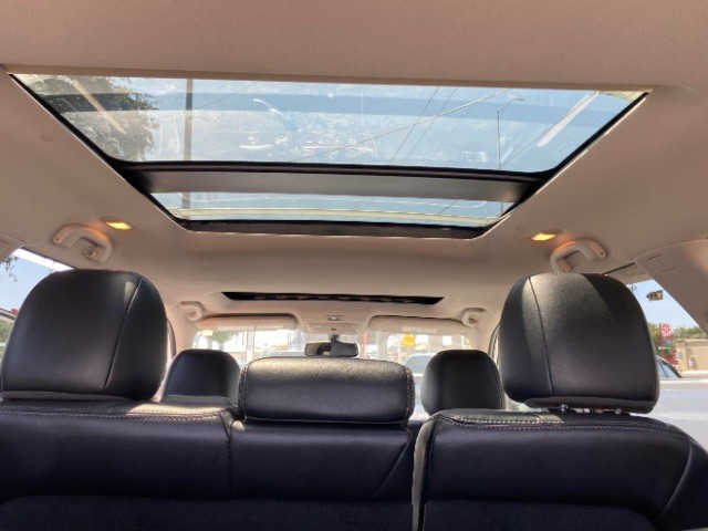 Nissan Pathfinder Vehicle Full-screen Gallery Image 10