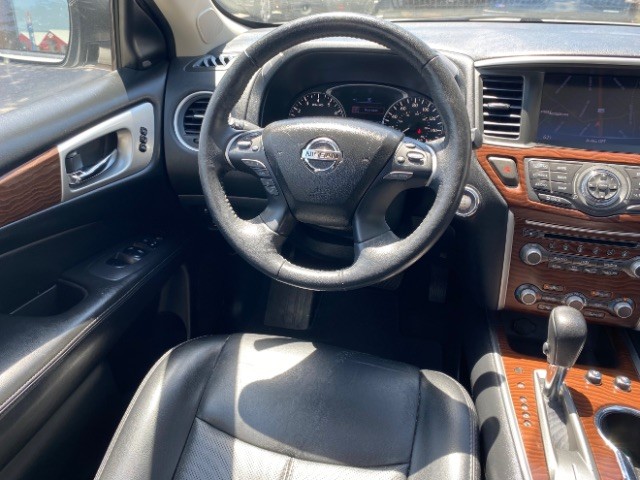 Nissan Pathfinder Vehicle Full-screen Gallery Image 14