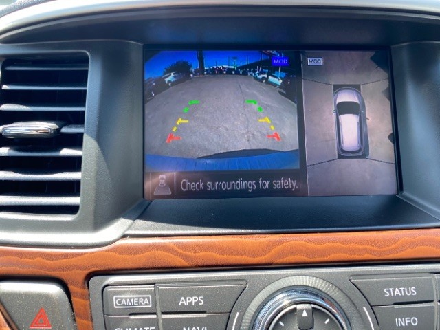 Nissan Pathfinder Vehicle Full-screen Gallery Image 17