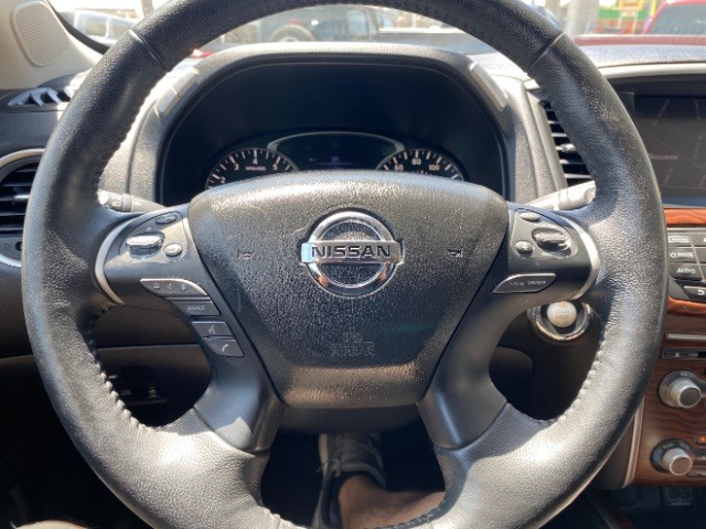 Nissan Pathfinder Vehicle Full-screen Gallery Image 18