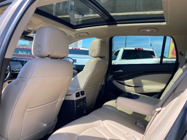 Buick Envision Vehicle Full-screen Gallery Image 12
