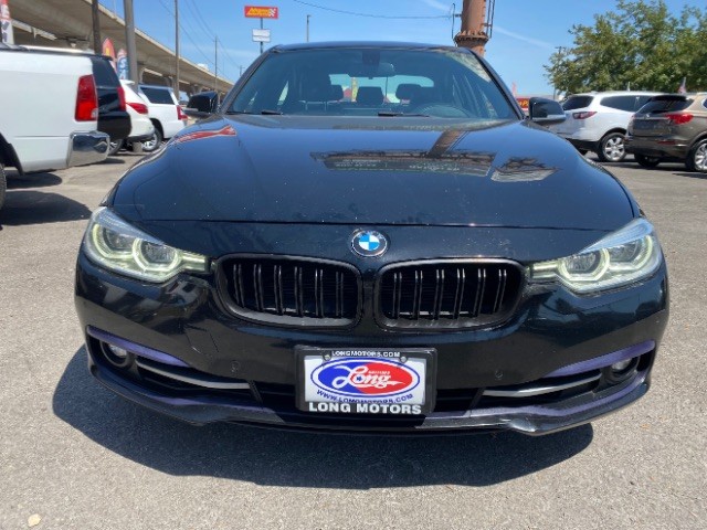 BMW 328i Vehicle Full-screen Gallery Image 03