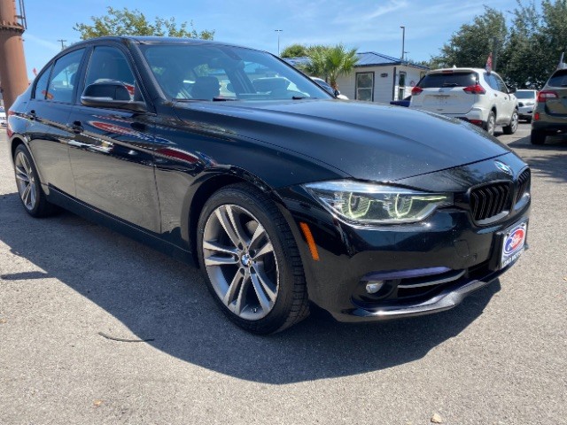 BMW 328i Vehicle Full-screen Gallery Image 04