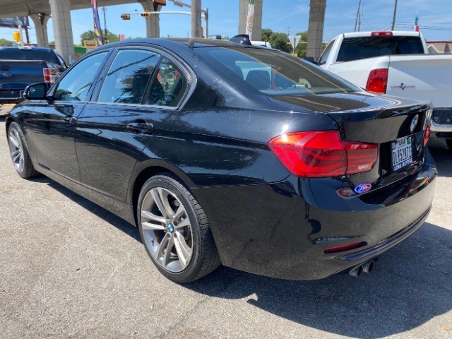 BMW 328i Vehicle Full-screen Gallery Image 06