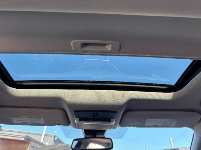 Nissan Altima Vehicle Full-screen Gallery Image 10