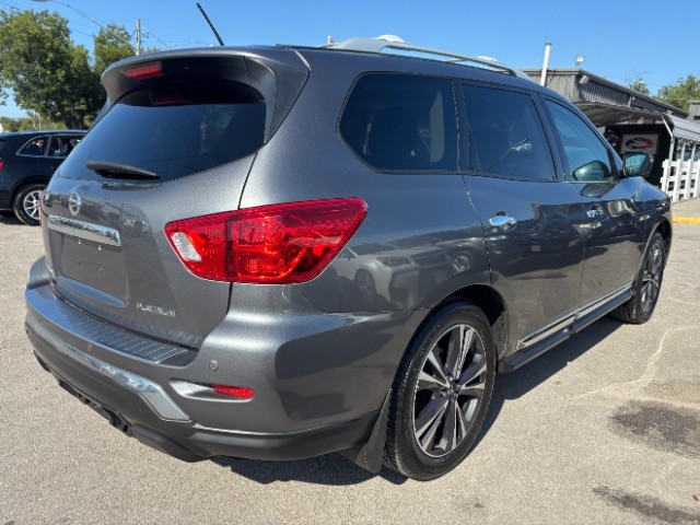Nissan Pathfinder Vehicle Full-screen Gallery Image 05