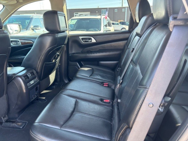 Nissan Pathfinder Vehicle Full-screen Gallery Image 06