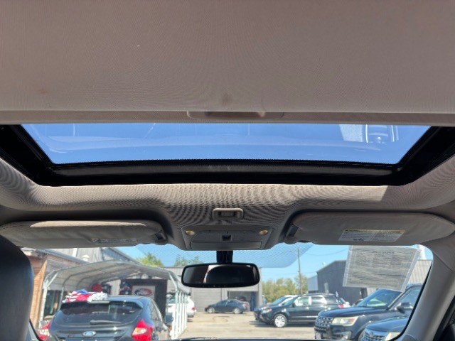 Nissan Pathfinder Vehicle Full-screen Gallery Image 10