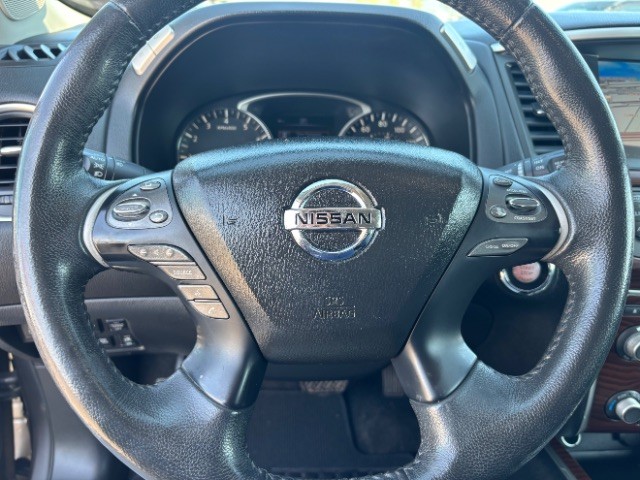 Nissan Pathfinder Vehicle Full-screen Gallery Image 12