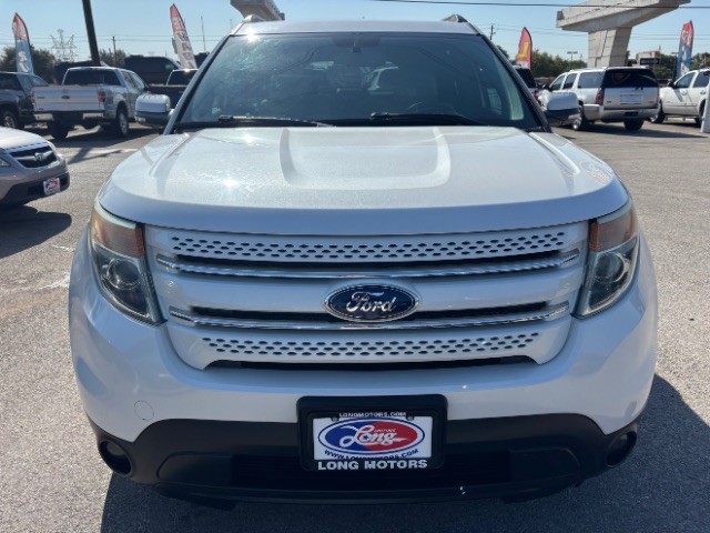 Ford Explorer Vehicle Full-screen Gallery Image 02