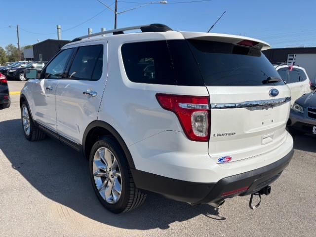 Ford Explorer Vehicle Full-screen Gallery Image 04