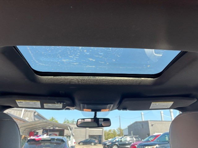 Ford Explorer Vehicle Full-screen Gallery Image 10