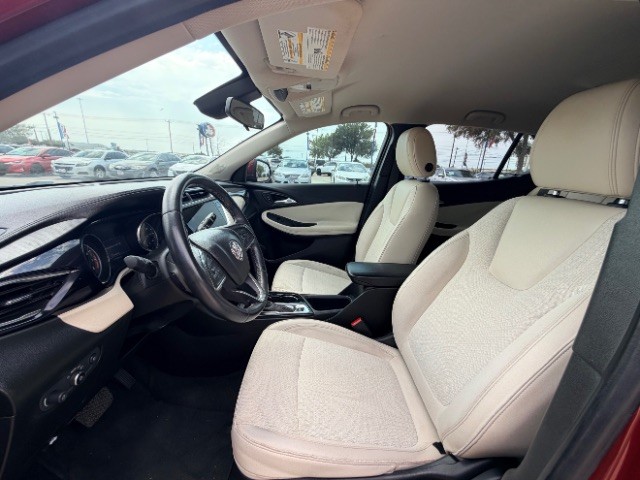 Buick Encore GX Vehicle Full-screen Gallery Image 08