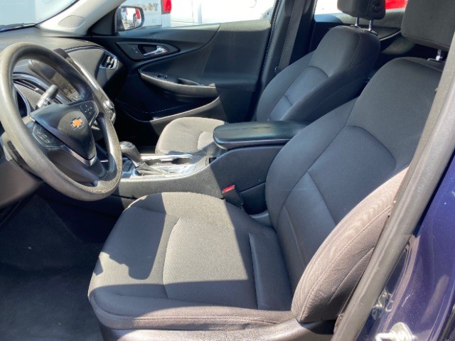 Chevrolet Malibu Vehicle Full-screen Gallery Image 09
