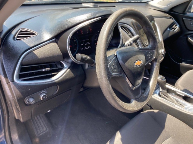 Chevrolet Malibu Vehicle Full-screen Gallery Image 10