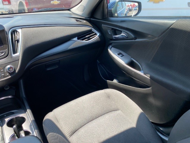 Chevrolet Malibu Vehicle Full-screen Gallery Image 11