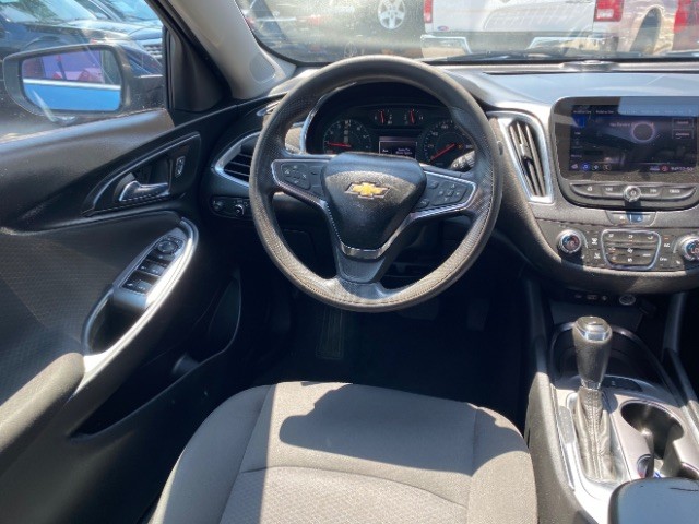 Chevrolet Malibu Vehicle Full-screen Gallery Image 12