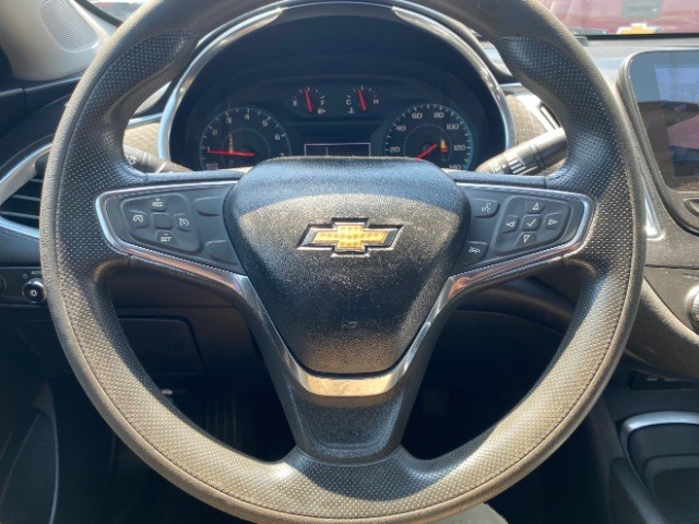 Chevrolet Malibu Vehicle Full-screen Gallery Image 14