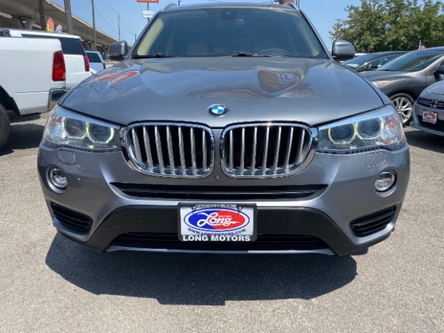 BMW X3 Vehicle Full-screen Gallery Image 02